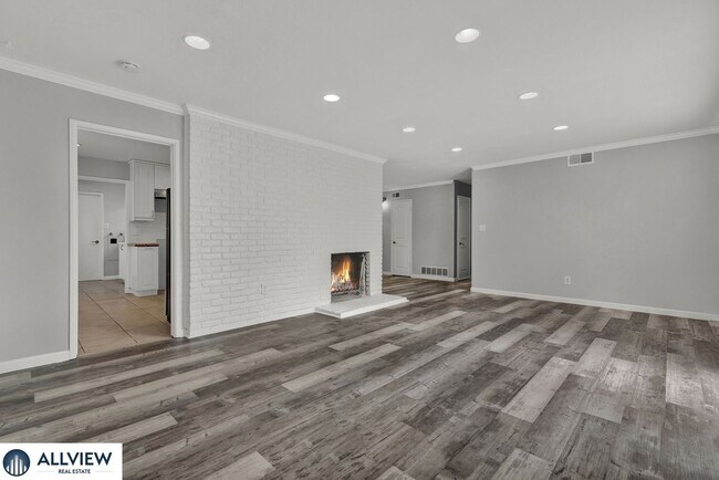Building Photo - Serra Mesa 3 Bedroom Home with Private Yard & Oversized 2-Car Garage