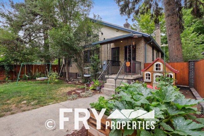 Building Photo - Classic Bungalow in Amazing Location