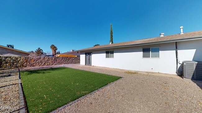 Building Photo - 508 Camino De La Rosa Rd