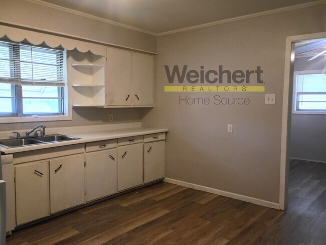 Building Photo - 3BR Home w/ Garage & Fenced Yard