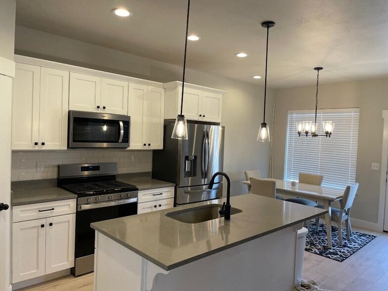 Building Photo - 3760 Big Horn Dr