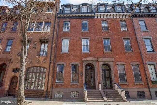 Building Photo - 323 S 17th St