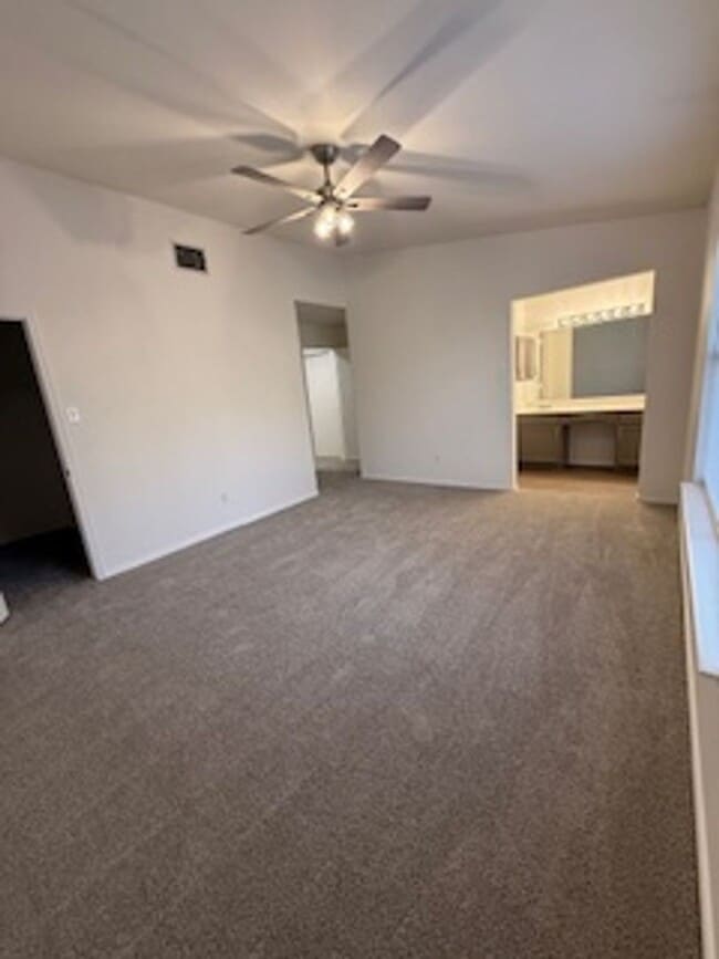 Building Photo - Gated Community Near Medical Center