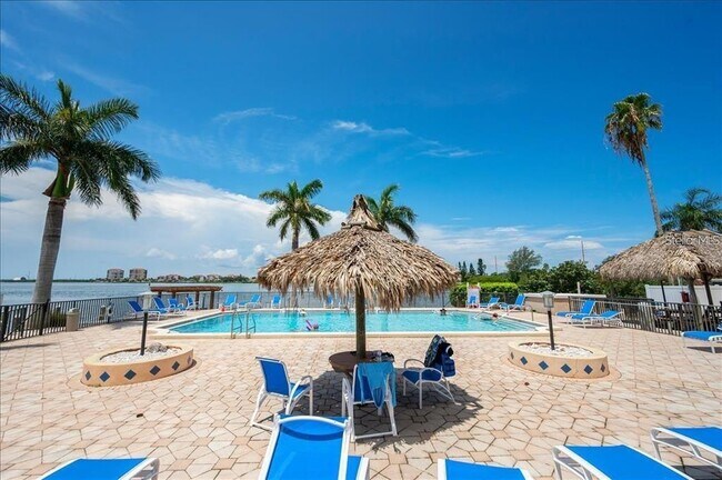 Building Photo - 5220 Brittany Dr S