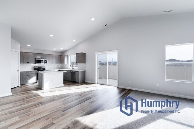 Building Photo - 4 bedroom, 2 bathroom, 2 car garage.