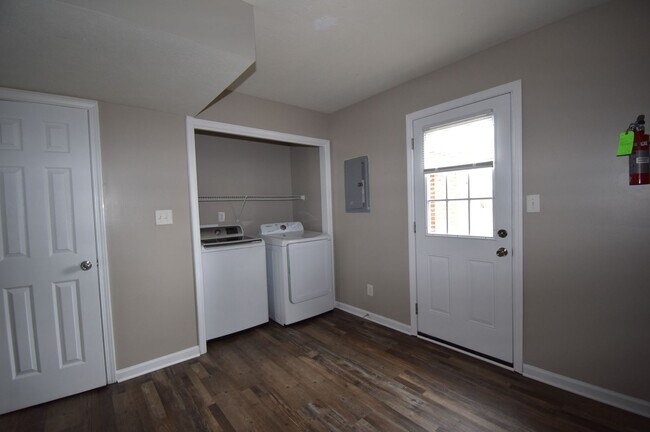 Building Photo - 362 Peabody Dr