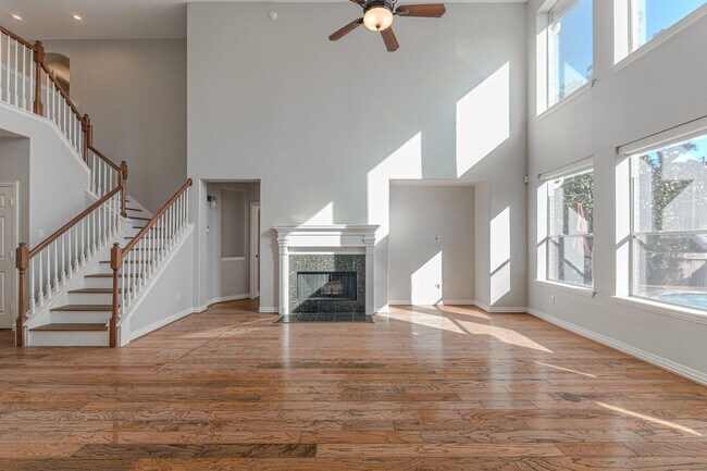 Building Photo - 63 W Artist Grove Pl