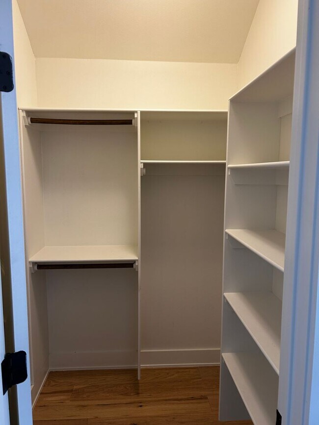 Building Photo - UNFURNISHED Beautiful Large Home Available Now on North Walnut in Fayetteville !!