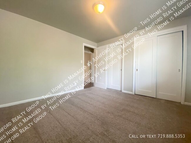 Building Photo - 2215 Bonfoy Ave