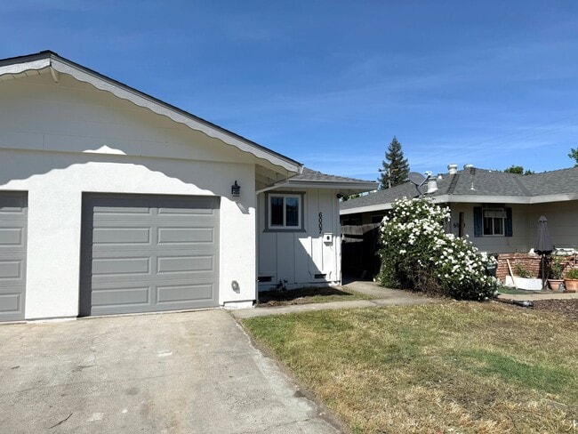 Building Photo - Fully Renovated 2 bed 1 bath !!