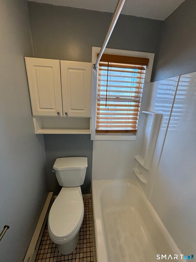 Building Photo - 11 Roberts St