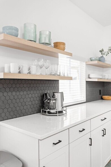 Building Photo - 305 Parkway Ave