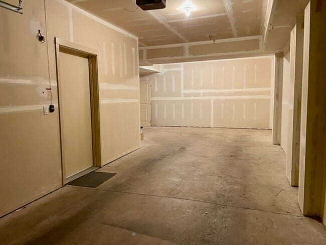 Building Photo - Beautiful 3 Bed 2.5 Bath Townhome in Talus...