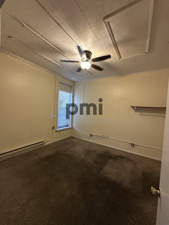 Building Photo - 601 Monroe Ave