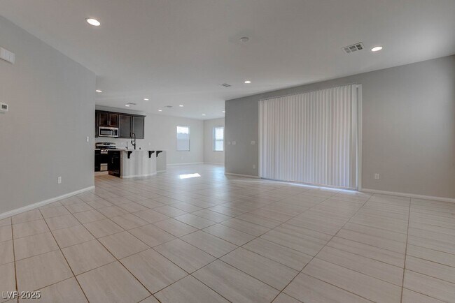 Building Photo - 12847 Slipknot St