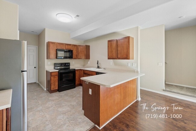 Building Photo - Charming 2BD/2.5BA Townhome with Attached ...