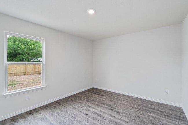 Building Photo - 1153 Magnolia St