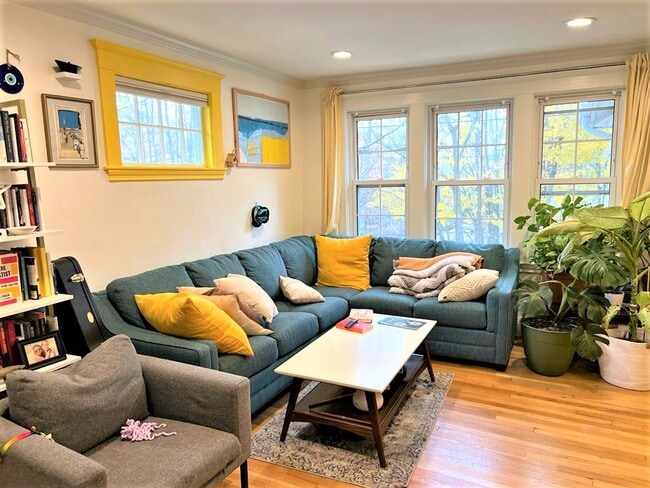 Building Photo - Boston Rental! A GREAT LOCATION to live in...