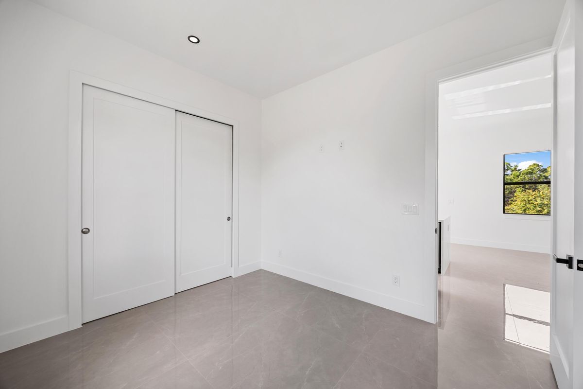 Building Photo - 1057 Halby Ave S