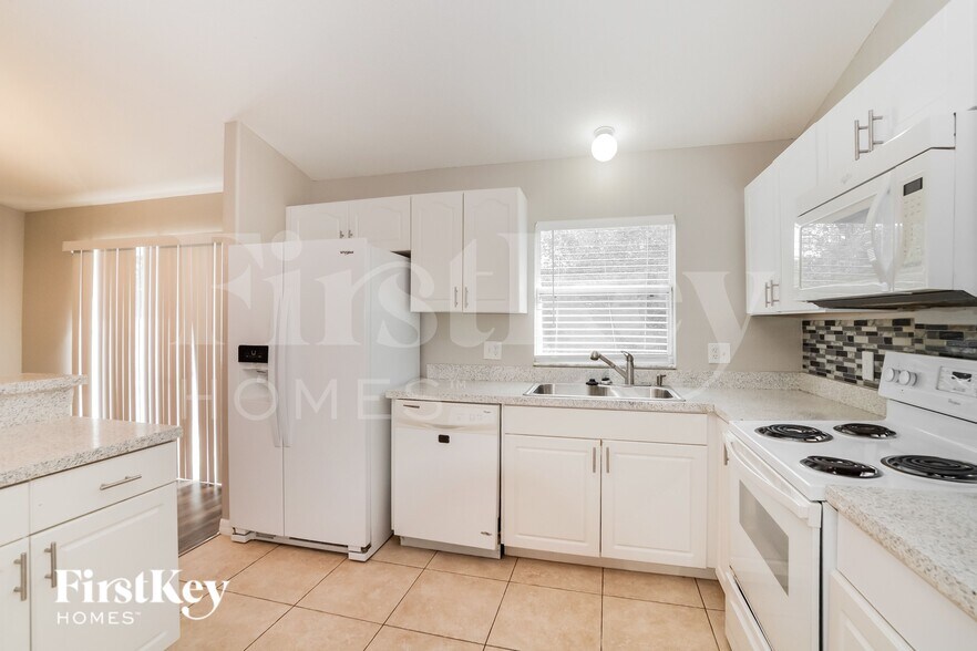 Building Photo - 739 N Midland Dr