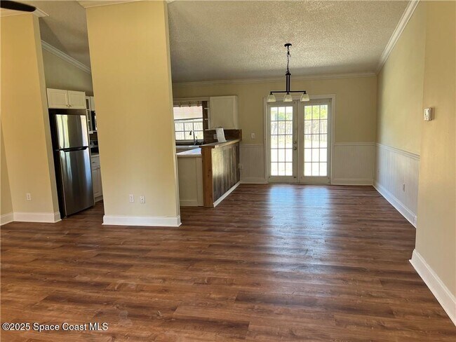 Building Photo - 1300 Eldron Blvd SE