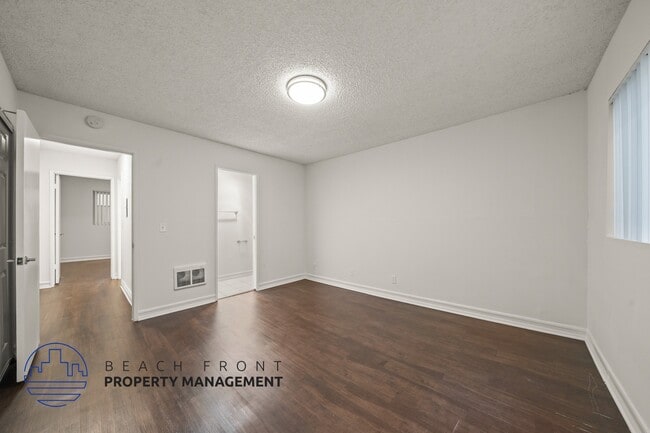 Building Photo - 722 S. Broadway