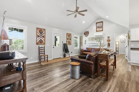 Building Photo - 145 S Lovers Ln