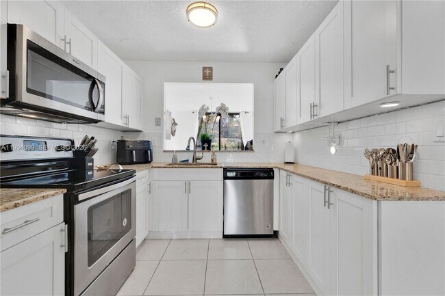 Building Photo - 10003 Costa Del Sol Blvd