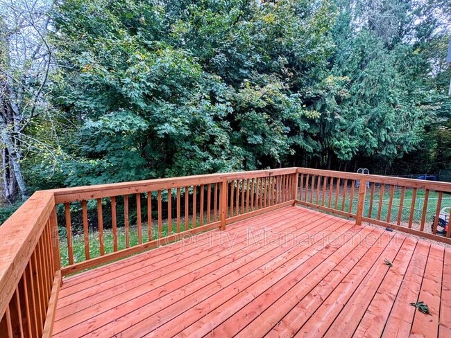 Building Photo - 1081 NE Shadybrook Ct