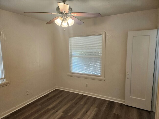 Building Photo - 228 Cassady St
