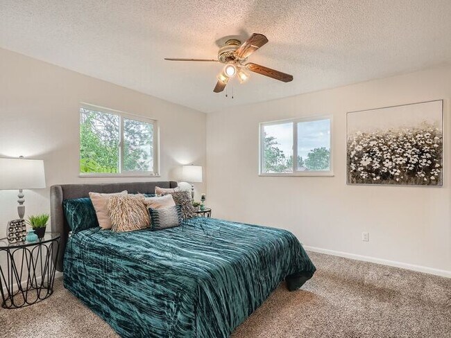 Building Photo - 3 Bedroom/2 Bathroom Ranch Home with 2 car...