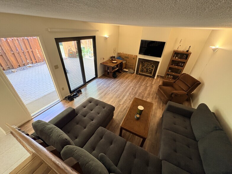 Building Photo - 3810 Saxon Dr