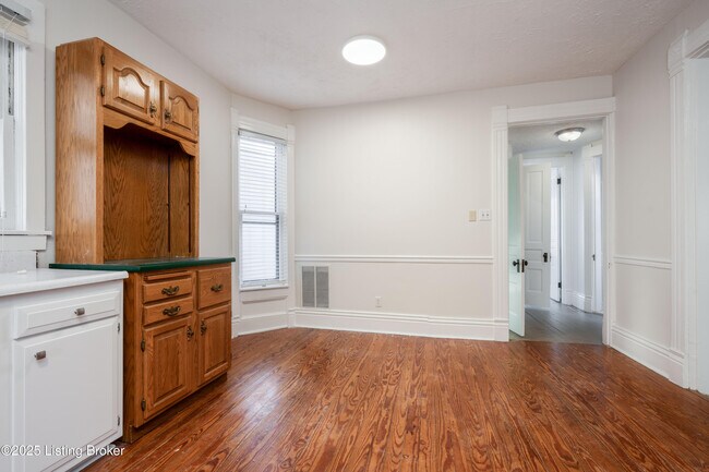 Building Photo - 1704 Rosewood Ave