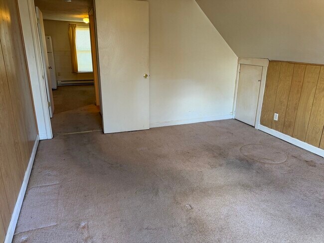 Building Photo - 87 Chestnut St