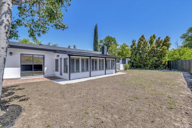 Building Photo - 18500 Celtic St