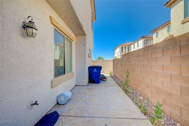 Building Photo - 684 Sumatra Pl