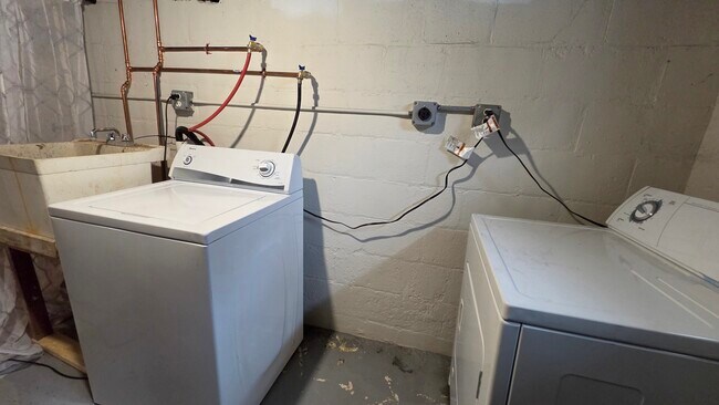 Building Photo - 542 Whitney Ave