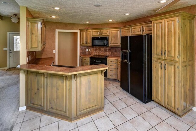 Building Photo - Executive Rental in Park Crest Meadows