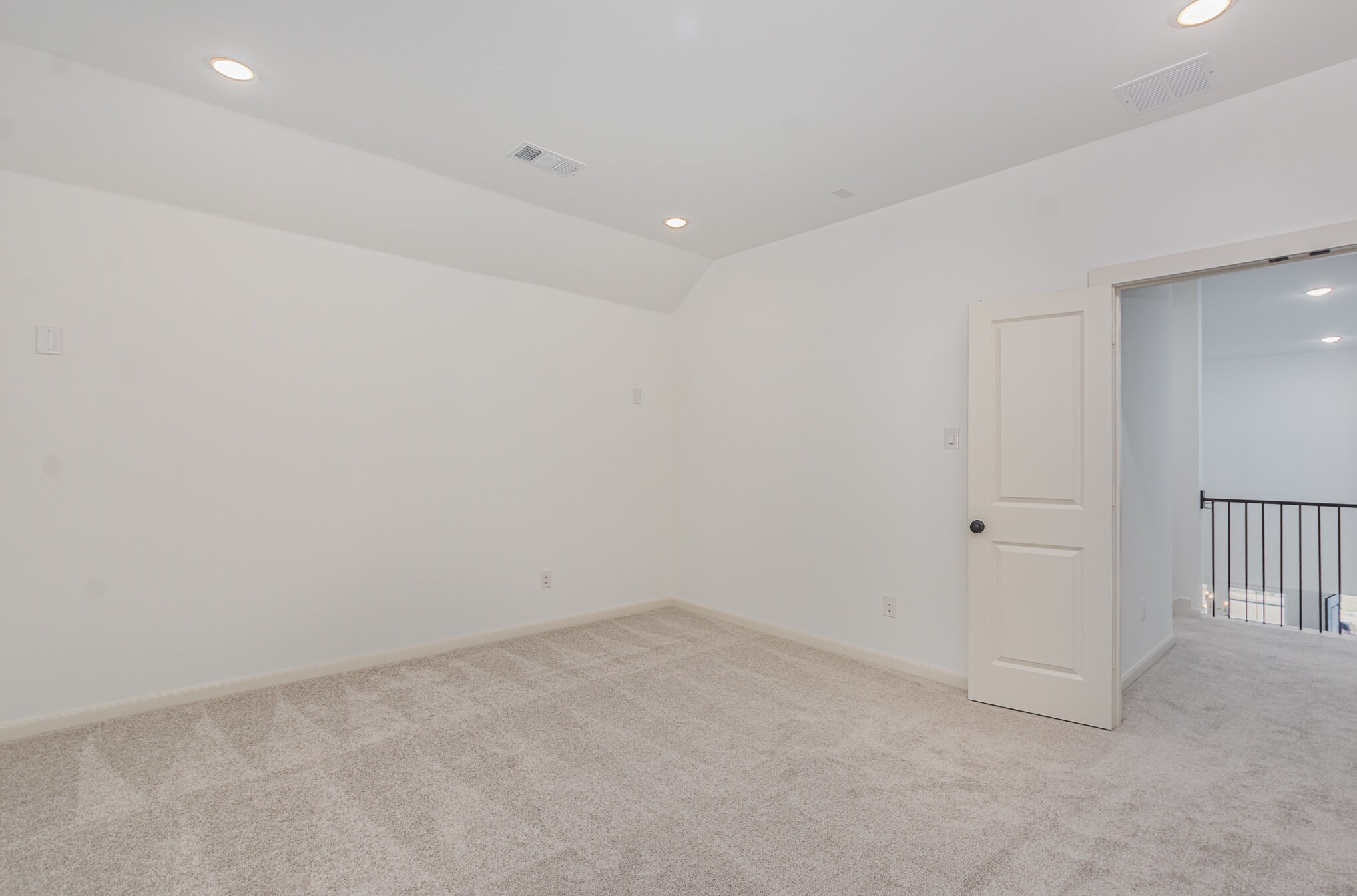 Building Photo - 9558 Hedge St