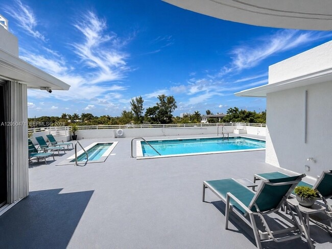 Building Photo - 9156 Collins Ave