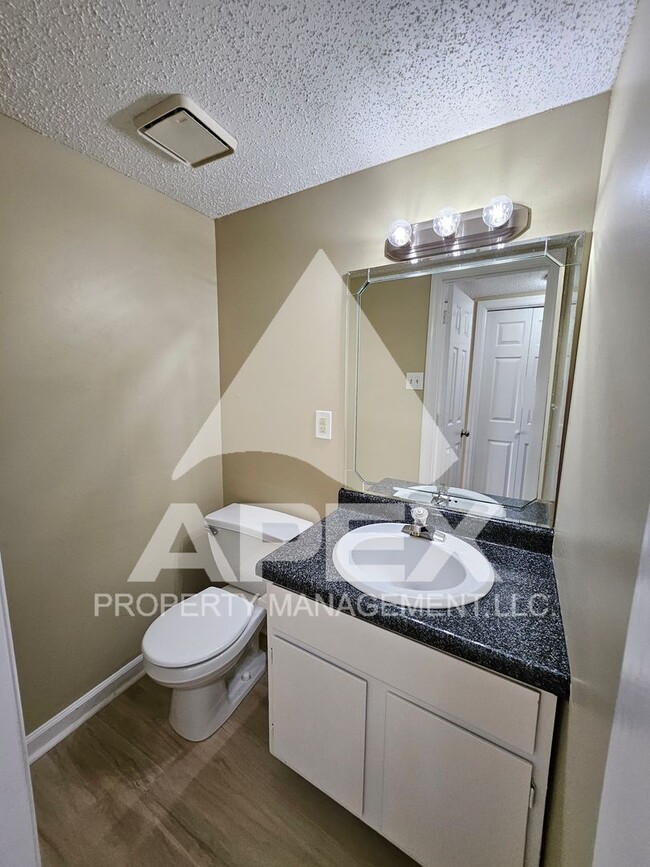 Building Photo - MOVE-IN SPECIAL, $1 RENT!! - Nice 2Bd - 1.5 Ba. Town House in West Knox off Cedar Bluff!