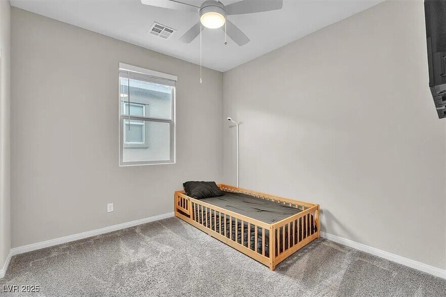 Building Photo - 541 Tokopah Falls St