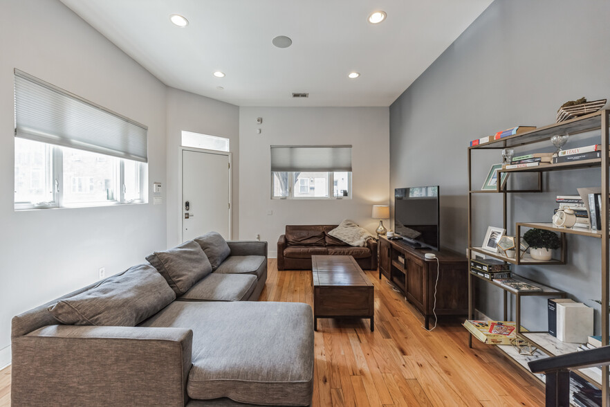 Living Room - 1921 Reed St