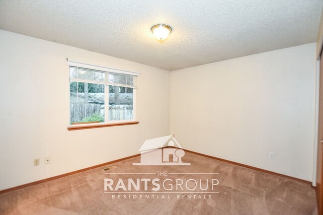 Building Photo - Charming 3 Bedroom Rambler in Great Lacey Location — Apply Today