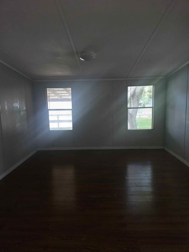 Building Photo - 3/2 Mobile Home with fenced yard