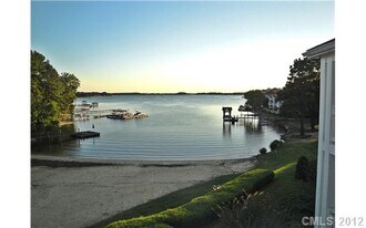 Building Photo - 17811 Half Moon Ln