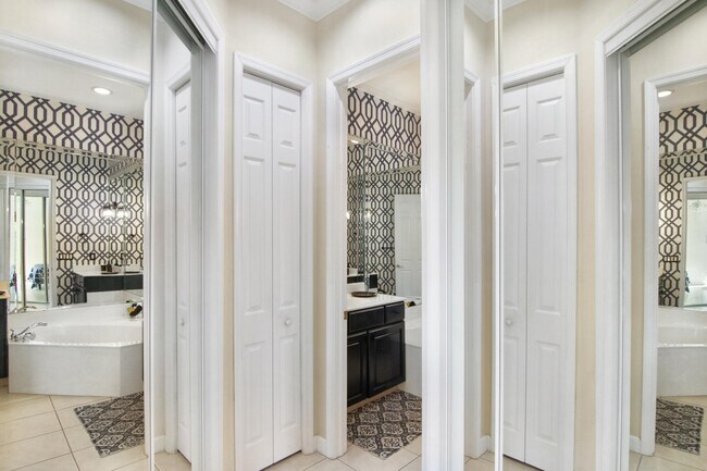 Building Photo - 2771 Twin Oaks Way