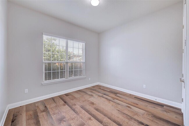 Building Photo - 16017 Jeffs Ln