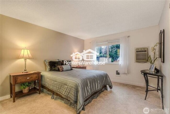 Building Photo - Spacious 3-Bedroom Townhome in Desirable C...