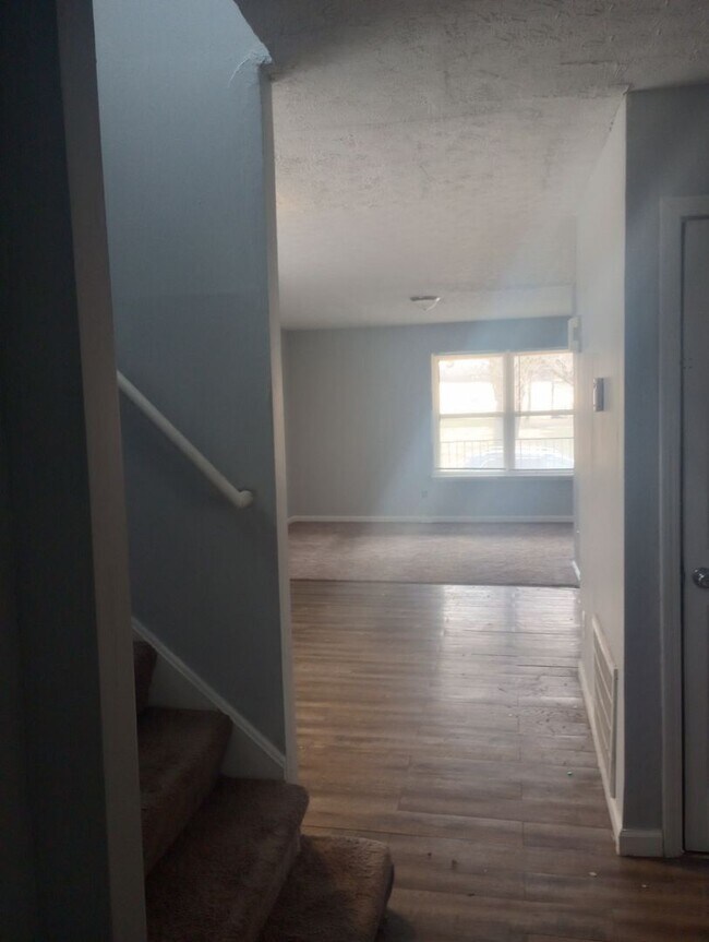 Building Photo - Spacious 3-bedroom Brick House
